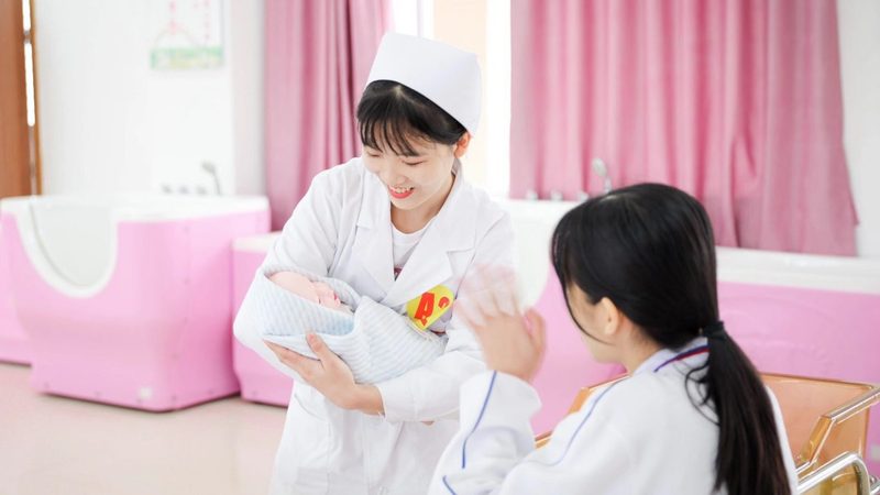重庆住家月嫂价格揭秘：如何选择性价比高的服务？**