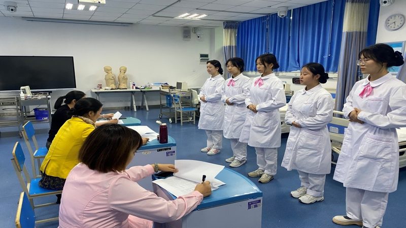 住家母婴护理员：守护宝宝成长的贴心守护者